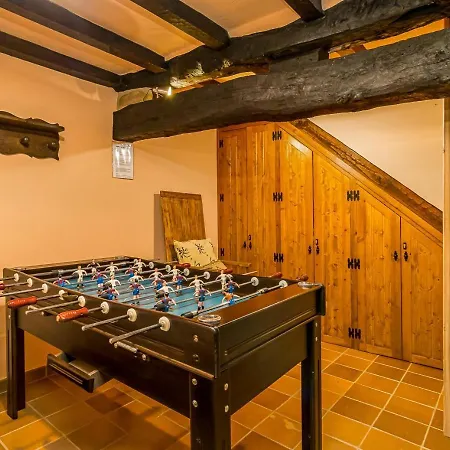 Casa De Piedra En El Corazon De *