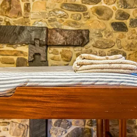 Casa De Piedra En El Corazon De *