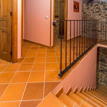 Casa De Piedra En El Corazon De *