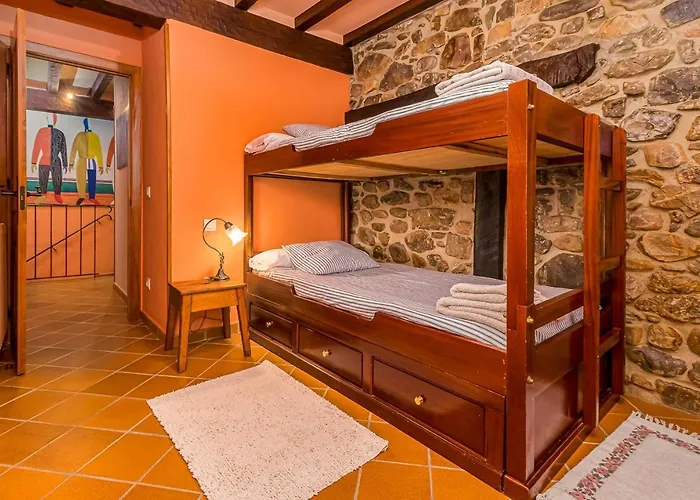 Casa De Piedra En El Corazon De *