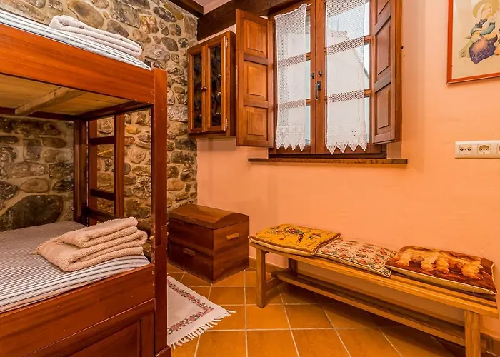 Casa De Piedra En El Corazon De