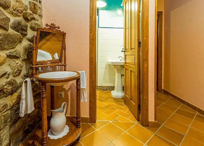 Casa De Piedra En El Corazon De Potes