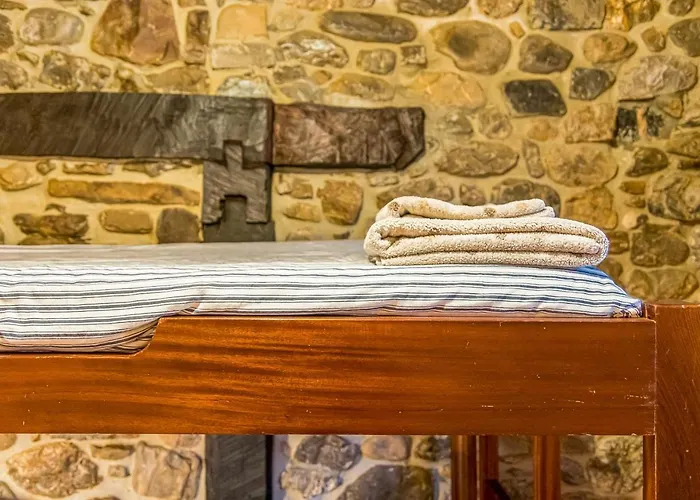 Casa De Piedra En El Corazon De *