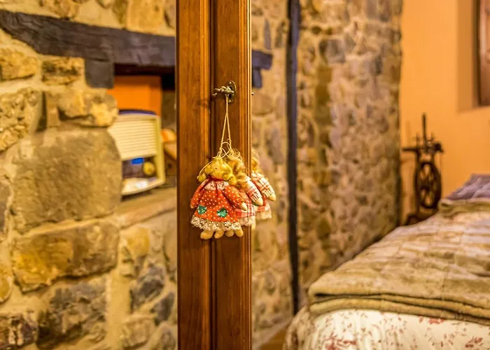 Casa De Piedra En El Corazon De *